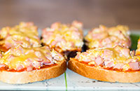 Простые горячие бутерброды с сыром и яйцом