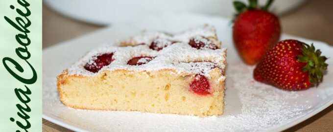 Творожный пирог с клубникой