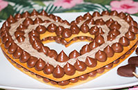 Медовый торт - сердце с шоколадным кремом